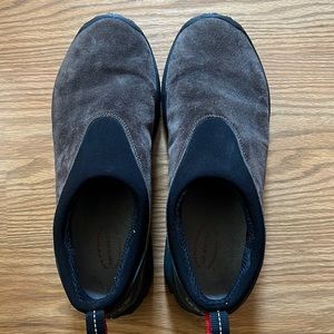 Men’s Merrill moccasin size 10.5 in excellent condition.